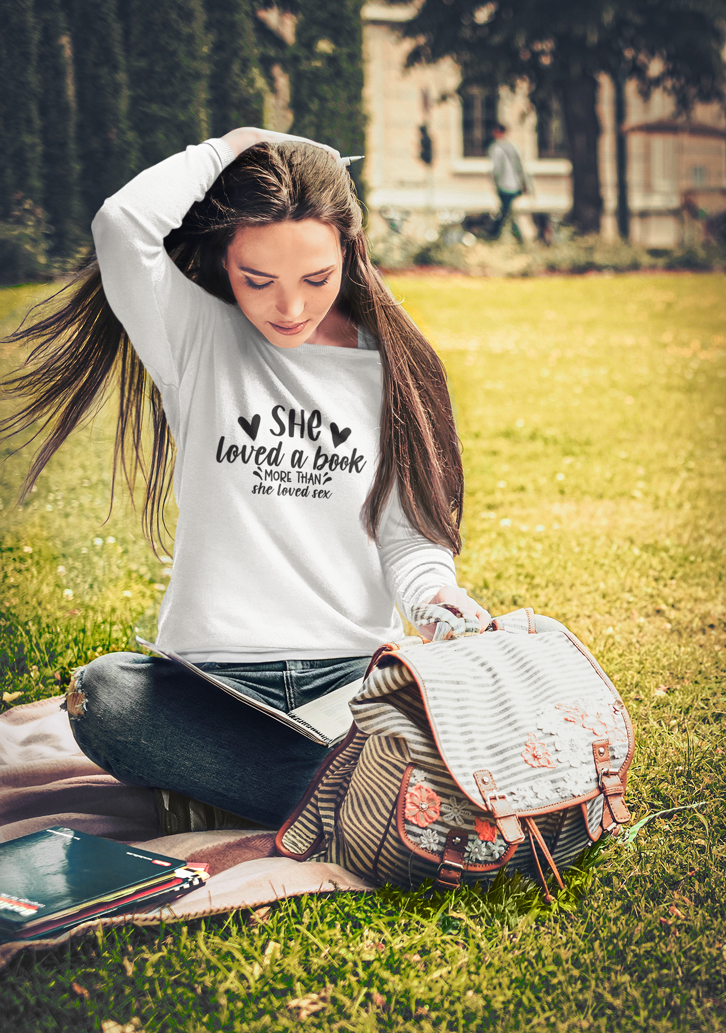 She loved a book more then she loved sex - Sweatshirt - The Ruthless Boys of the Zodiac -Aurora Academy - Caroline Peckham & Susanne Valenti Merchandise