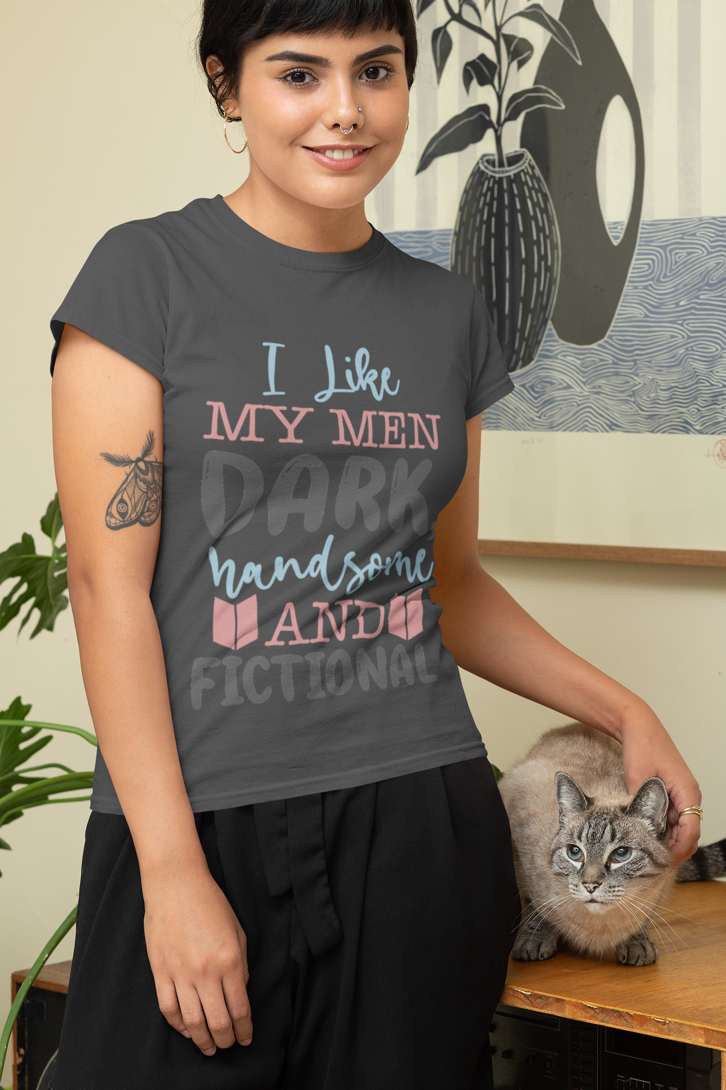 I like my men dark and fictional - Bookish T-shirt