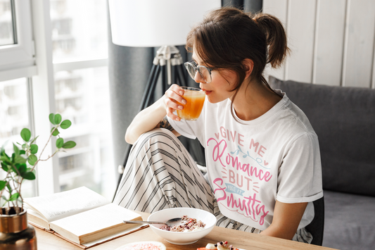 Give me romance but make me smutty - Bookish T-shirt